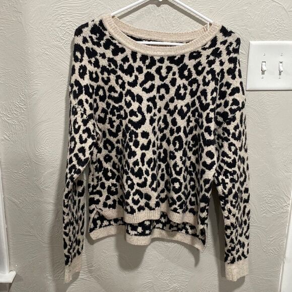 Yet Again- Leopard Print Crewneck Sweater size medium - Picture 1 of 5
